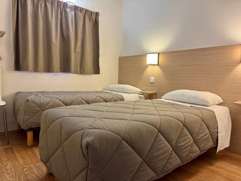 Standard Room, 2 Twin Beds | Free WiFi, bed sheets