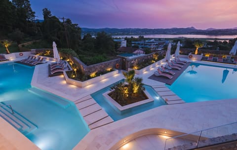 Seasonal outdoor pool, pool umbrellas, sun loungers