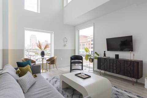 Second-floor apartment | Living area | 42-inch flat-screen TV with digital channels, TV, smart speakers
