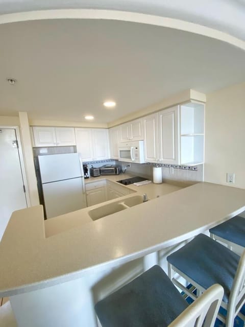 Family Studio, 1 Bedroom, Kitchen, Beach View | Private kitchen | Fridge, microwave, stovetop, cookware/dishes/utensils