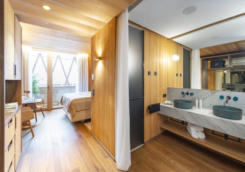 Bathrobes, slippers, towels