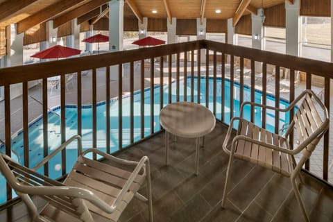 Standard Room, 1 King Bed, Non Smoking, Balcony | In-room safe, blackout drapes, iron/ironing board