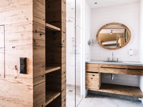 Superior Room, Balcony, Mountain View | Hypo-allergenic bedding, minibar, in-room safe, individually decorated