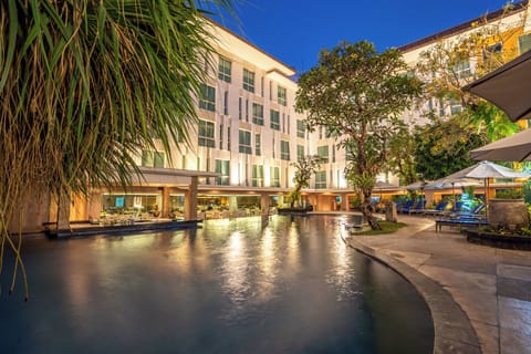 Outdoor pool, sun loungers