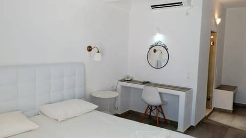 Superior Room, Balcony | Egyptian cotton sheets, premium bedding, pillowtop beds, in-room safe