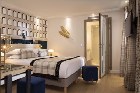 Premium bedding, in-room safe, desk, soundproofing