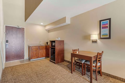 Suite, 1 King Bed, Non Smoking (with Wet Bar) | Desk, iron/ironing board, cribs/infant beds, rollaway beds