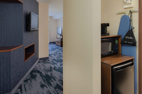 Executive Suite, 1 King Bed with Sofa bed | Desk, iron/ironing board, free WiFi, bed sheets