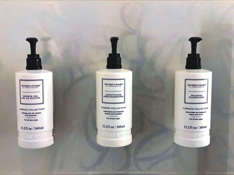 Combined shower/tub, designer toiletries, hair dryer, towels