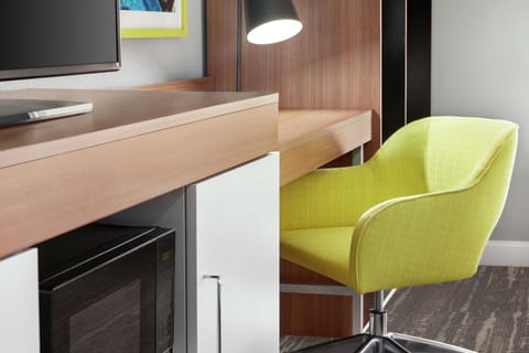 One Queen Bed, Non-Smoking, Accessible | Premium bedding, down comforters, in-room safe, blackout drapes