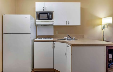 Studio, 2 Double Beds, Non Smoking | Desk, iron/ironing board, free WiFi, bed sheets