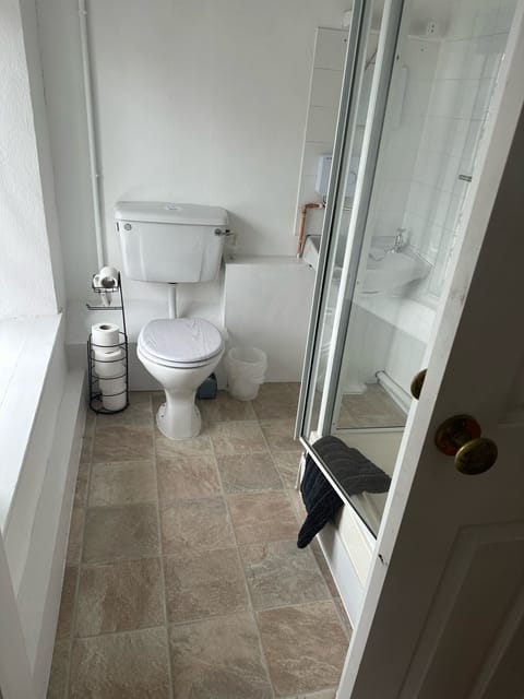 Basic Single Room, Ensuite | Bathroom