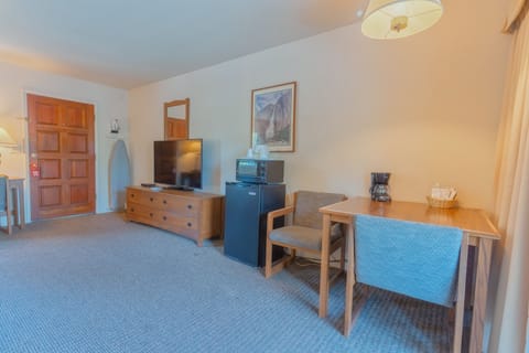 Desk, soundproofing, iron/ironing board, cribs/infant beds