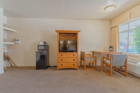 32-inch TV with cable channels