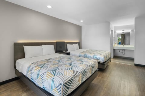 Blackout drapes, free WiFi, bed sheets