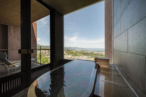 Separate tub and shower, spring water tub, rainfall showerhead