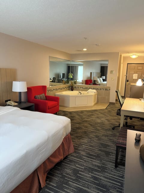 Suite, 1 King Bed, Non Smoking, Jetted Tub | Desk, blackout drapes, iron/ironing board, free internet