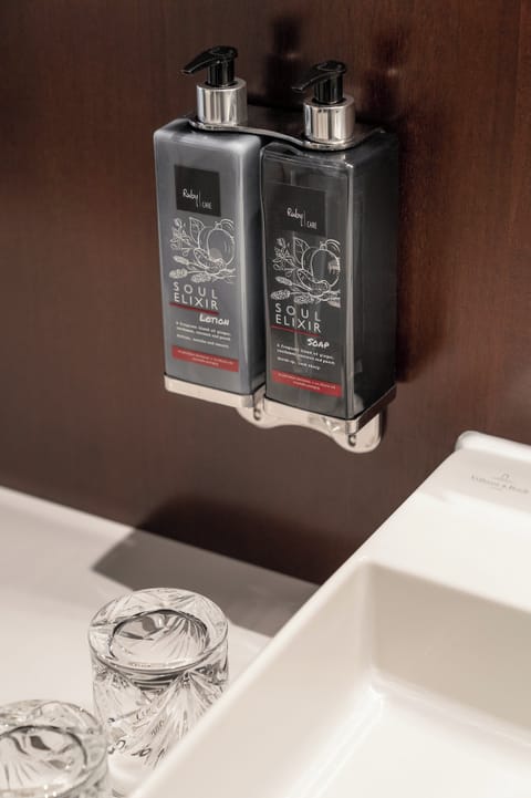 Cosy Room | Bathroom | Shower, rainfall showerhead, designer toiletries, hair dryer