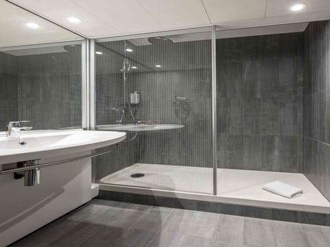 Superior Double Room, Multiple Beds | Individually furnished, desk, blackout drapes, soundproofing