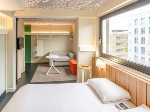 Room, 1 Double Bed, Accessible | Premium bedding, pillowtop beds, desk, blackout drapes