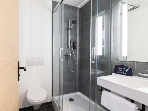 Standard Room, 1 Double Bed | Desk, blackout drapes, soundproofing, iron/ironing board