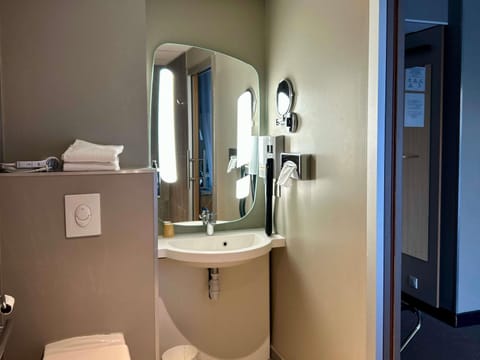 Superior Room, 1 Double Bed, Accessible | Individually decorated, desk, soundproofing, iron/ironing board