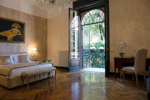 Junior Suite | Egyptian cotton sheets, premium bedding, in-room safe, desk
