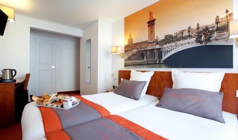 Minibar, in-room safe, desk, iron/ironing board