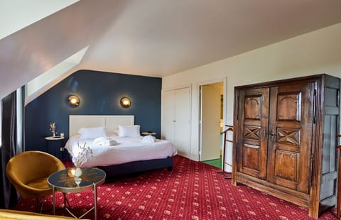Premium Double or Twin Room, Private Bathroom | Premium bedding, minibar, individually decorated, individually furnished