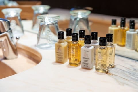 Classic Double Room, Ensuite, Courtyard View (Monsieur De Coligny) | Bathroom | Free toiletries, hair dryer, towels