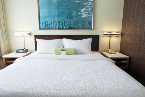 Desk, laptop workspace, iron/ironing board, free WiFi