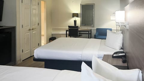 Premium bedding, desk, iron/ironing board, free WiFi