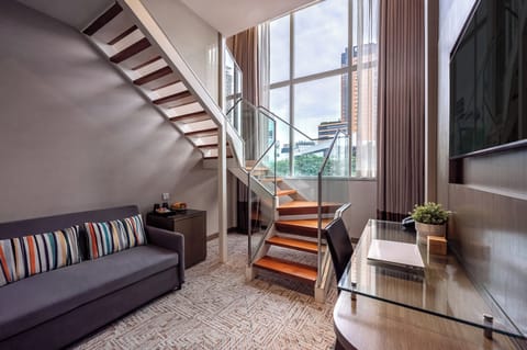 Loft King | Minibar, in-room safe, desk, laptop workspace