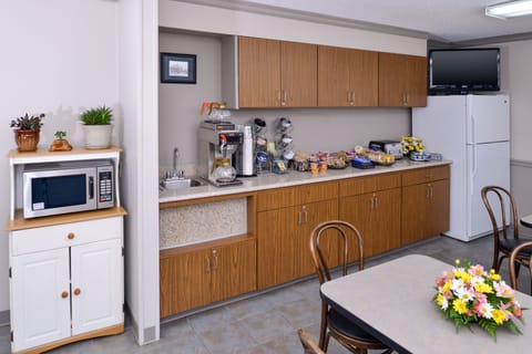 Free daily continental breakfast