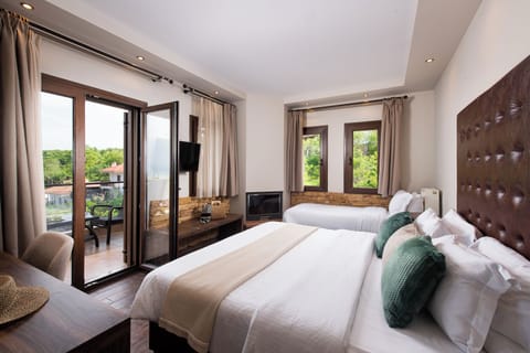 Comfort Triple Room | Egyptian cotton sheets, premium bedding, down comforters, pillowtop beds