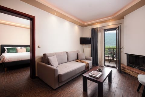 Family Room | Egyptian cotton sheets, premium bedding, down comforters, pillowtop beds