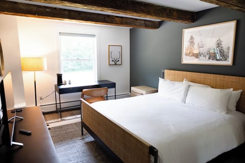 Desk, iron/ironing board, bed sheets, wheelchair access