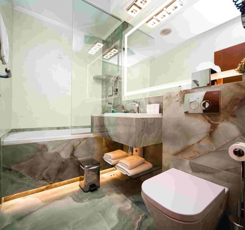 Deluxe Double Room, City View | Bathroom | Free toiletries, hair dryer, bathrobes, slippers