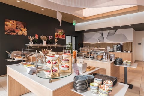Daily buffet breakfast (CHF 20 per person)