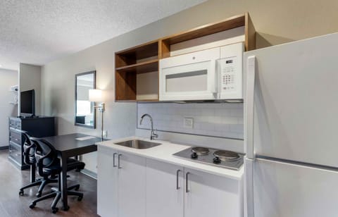 Superior Room, 2 Double Beds, Non Smoking | Private kitchen | Fridge, microwave, stovetop, toaster