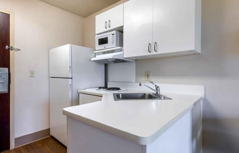 Studio, 2 Double Beds, Non Smoking | Private kitchen | Full-size fridge, microwave, stovetop, coffee/tea maker