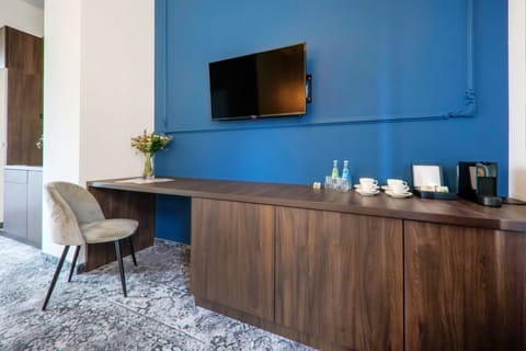 Premium bedding, memory foam beds, in-room safe, individually decorated