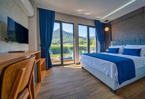 Tempur-Pedic beds, in-room safe, blackout drapes, soundproofing