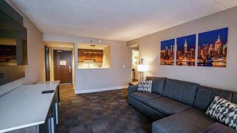 Suite, 1 King Bed with Sofa bed | Iron/ironing board, free WiFi, bed sheets, alarm clocks