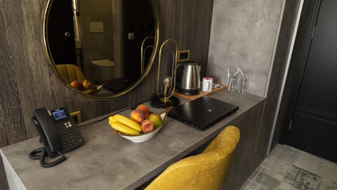 Deluxe Double Room, Balcony (101) | Coffee and/or coffee maker