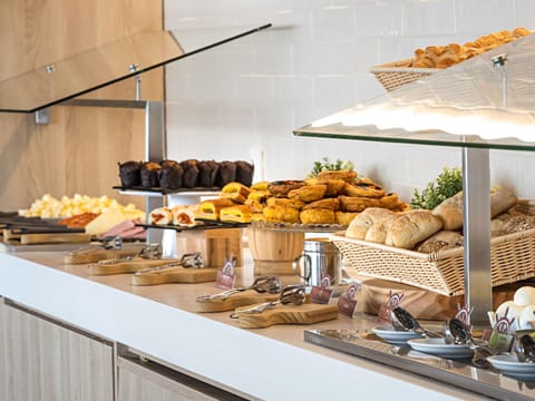Daily buffet breakfast for a fee