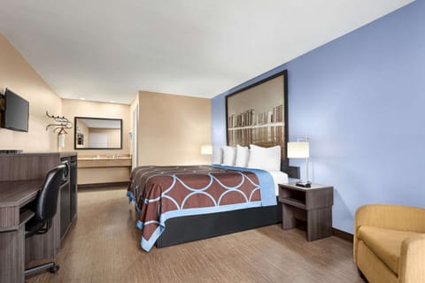 Room, 1 King Bed, Microwave | Desk, iron/ironing board, free WiFi, bed sheets