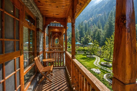 Deluxe Mountain View Room | Premium bedding, down comforters, pillowtop beds, in-room safe