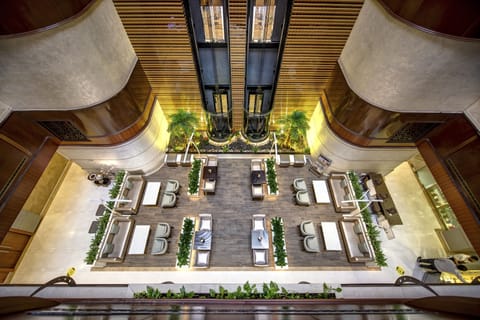 Lobby lounge
