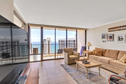 Condo, 1 Bedroom | Living area